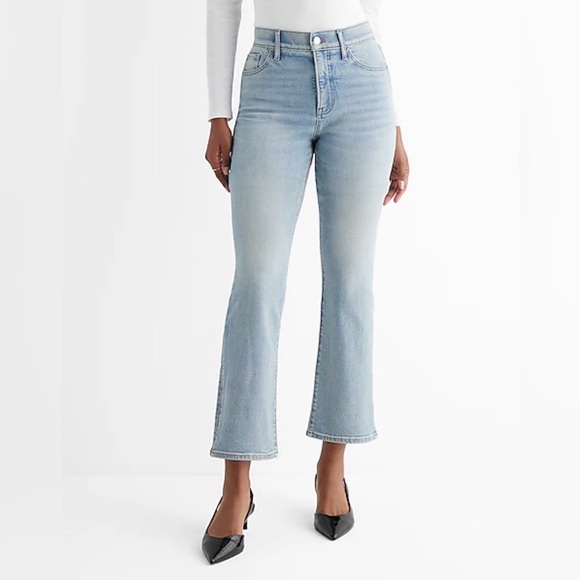 EXPRESS Light Wash Slit Hem CROP Flare Jeans 8 - Picture 2 of 4